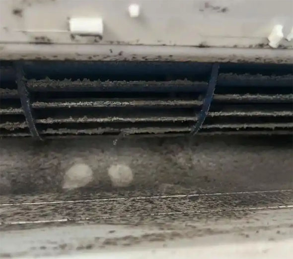 下城空调吹的风有股烧焦味是怎么回事